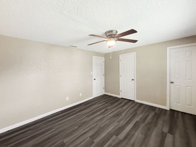 Building Photo - 122 Drew Ave