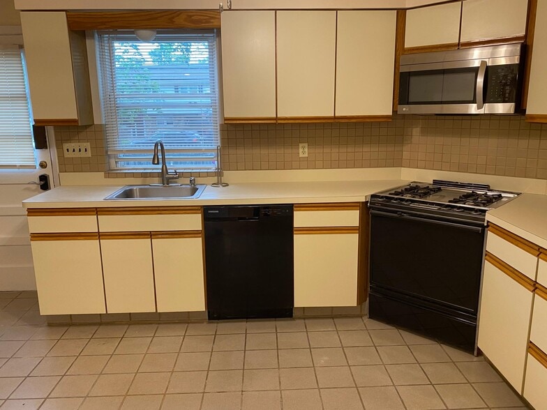 Building Photo - 601 Mountain Ave