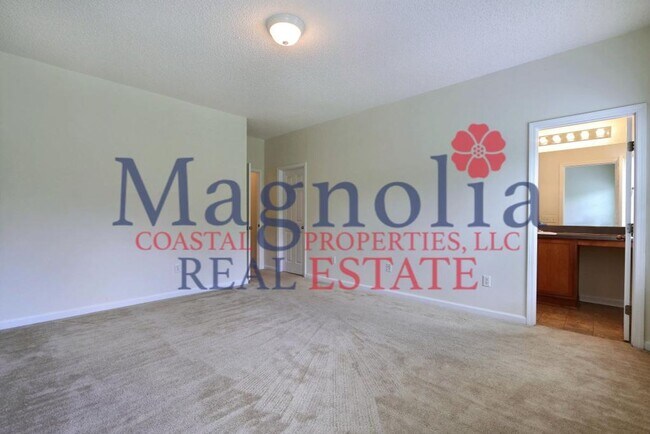 Building Photo - 3 Bedroom 2 Bathroom Live Oak - Richmond Hill