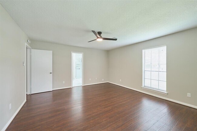 Building Photo - 26611 Oak Hill Dr