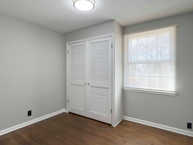 Building Photo - 328 Dunbar Cave Rd