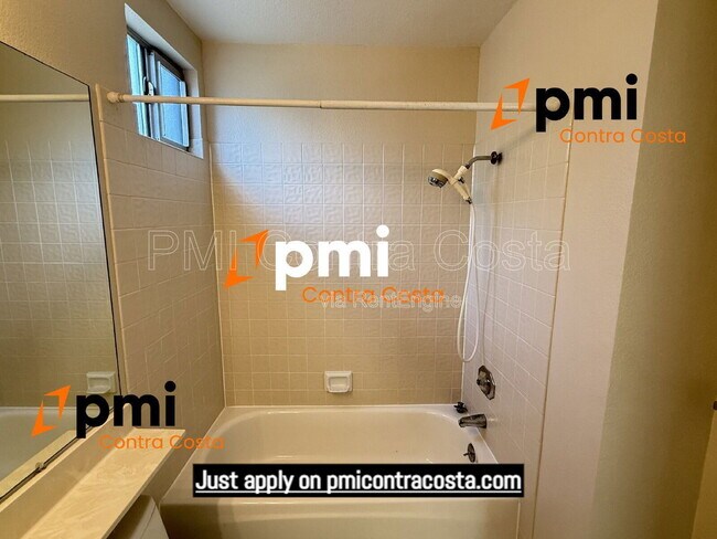 Building Photo - 974 Signal Ct