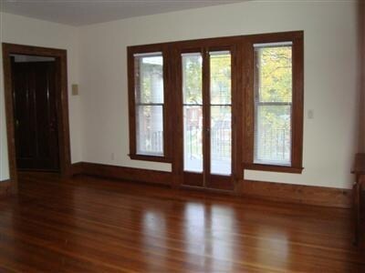  - 400 College St SE