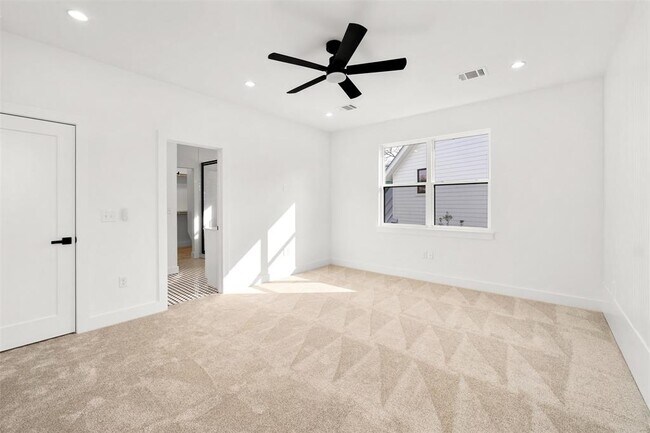Building Photo - 1500 Sylvan Glade