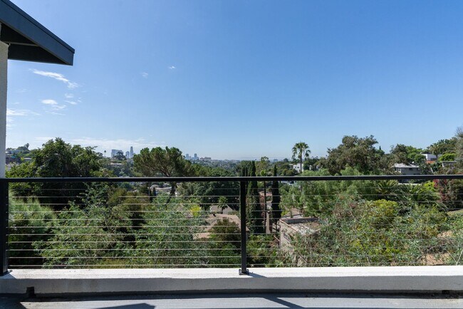 Building Photo - Stunning Views from Silver Lake Hillside Home for Rent with Spectacular Views