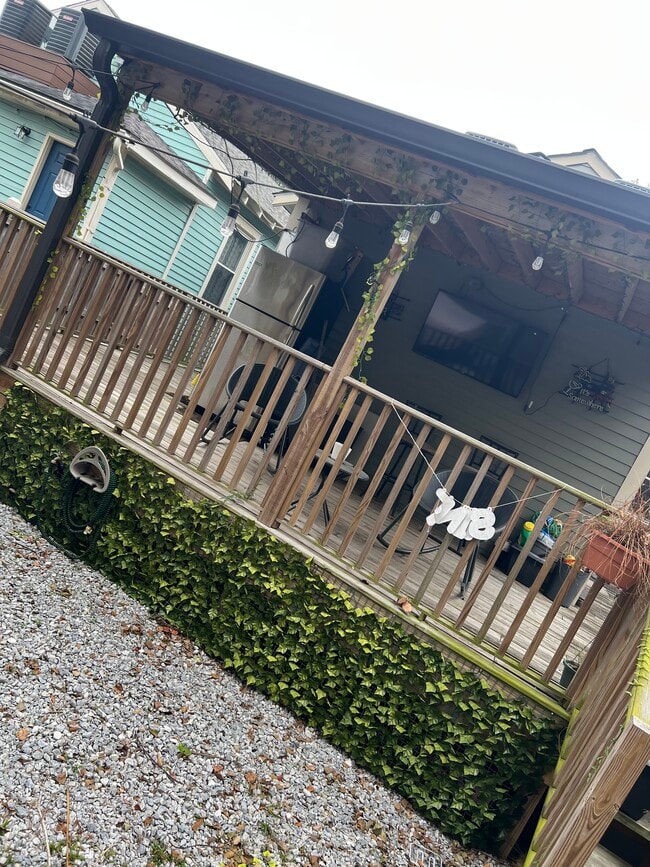 Building Photo - 621 S Alexander St