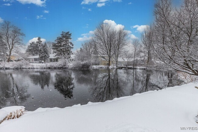 Building Photo - 72 N Long St