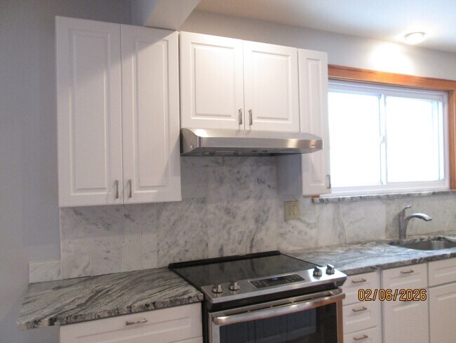 Building Photo - 38 Forest St