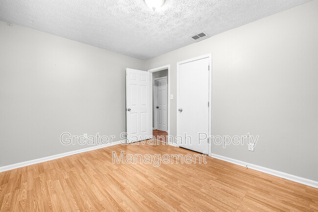 Building Photo - 615 W Tietgen St