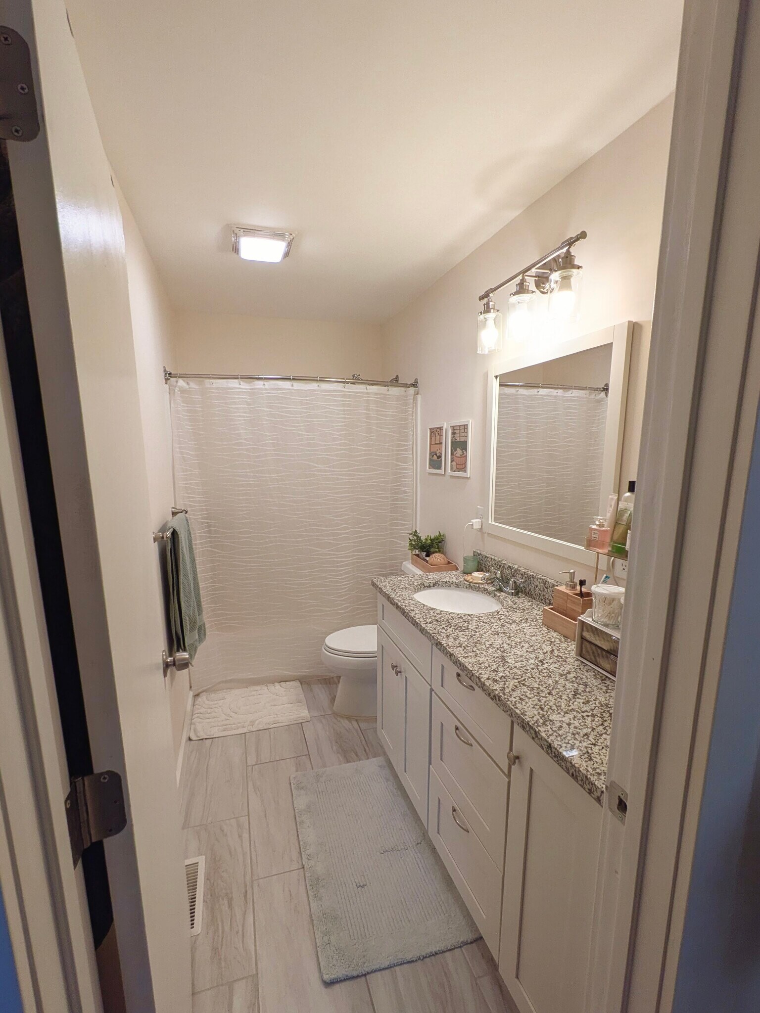 Building Photo - 850 S Osage St