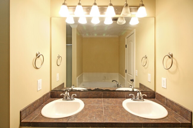 Building Photo - 810 Windlass Cove