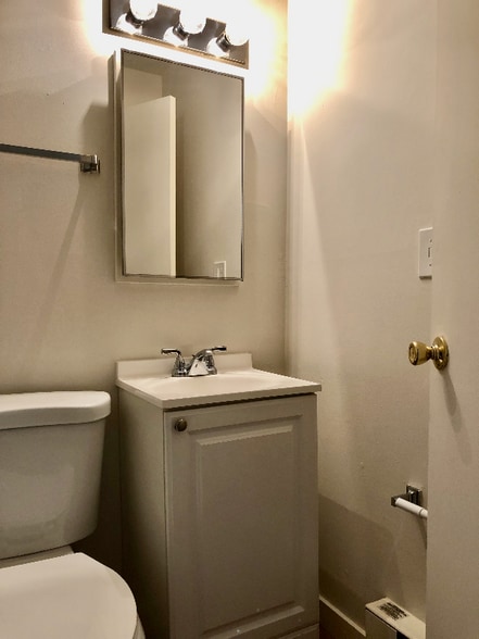 Building Photo - 3604 NE 73rd Pl