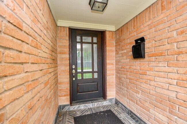 Building Photo - 4310 Woodvalley Dr