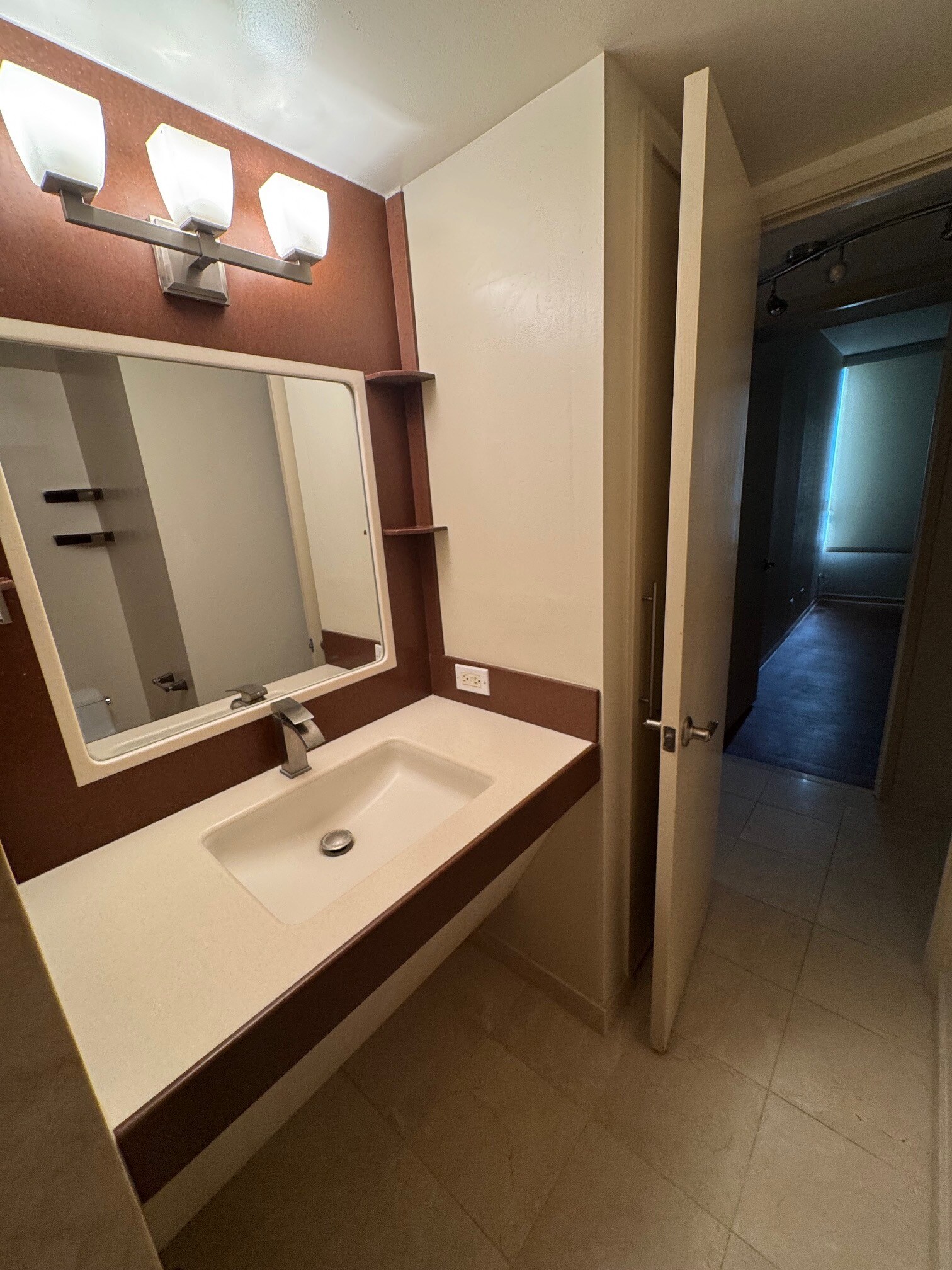 Building Photo - 2499 Kapiolani Blvd