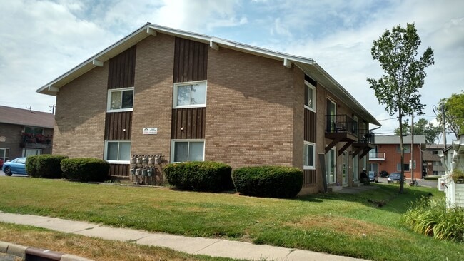 Building Photo - 803 5th St