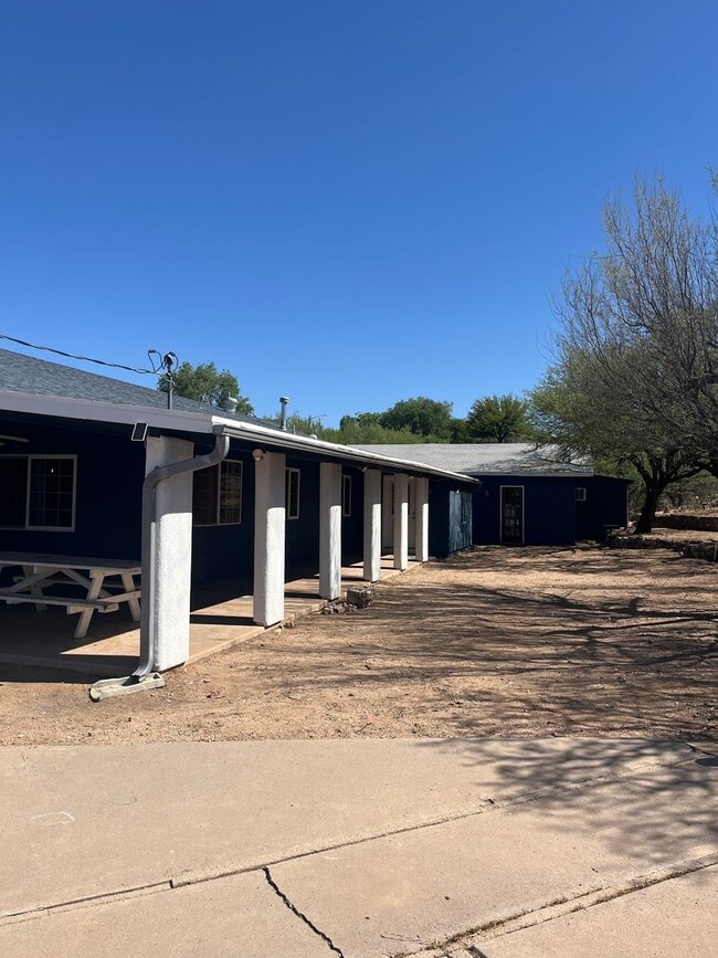 Building Photo - 626 S Huachuca St
