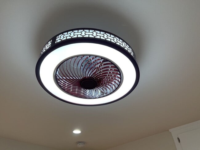 Building Photo - 511