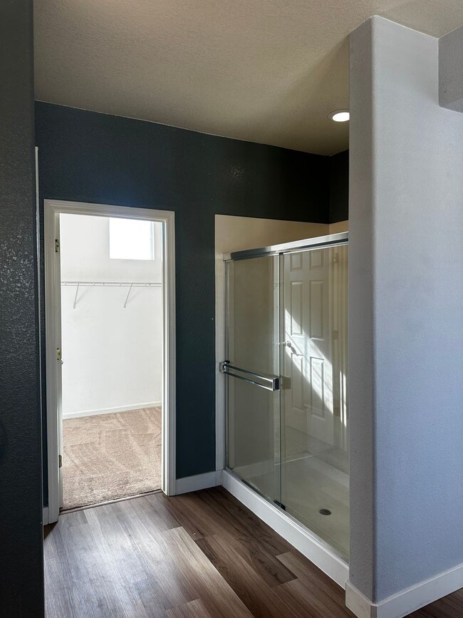 Building Photo - $1497.50 off first full months rent