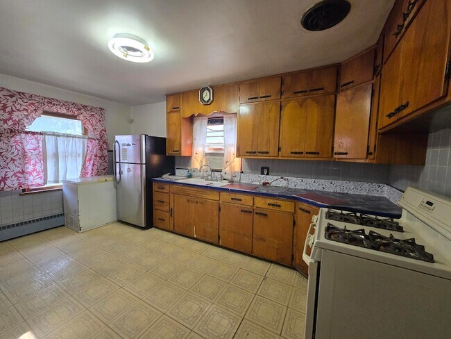 Building Photo - 535 E 43rd Ave