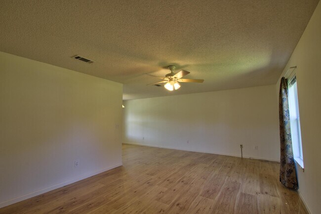 Building Photo - 124 S Burgess Rd