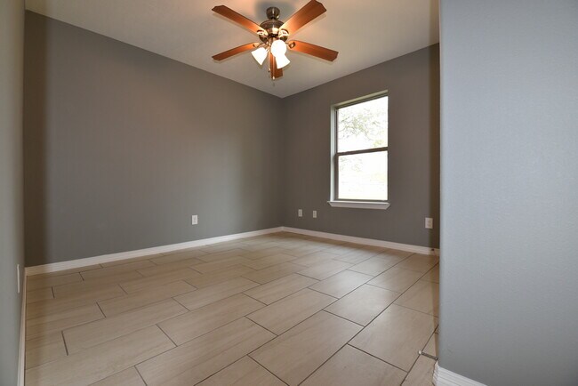 Building Photo - 315 North 2 1/2 St. Ste B