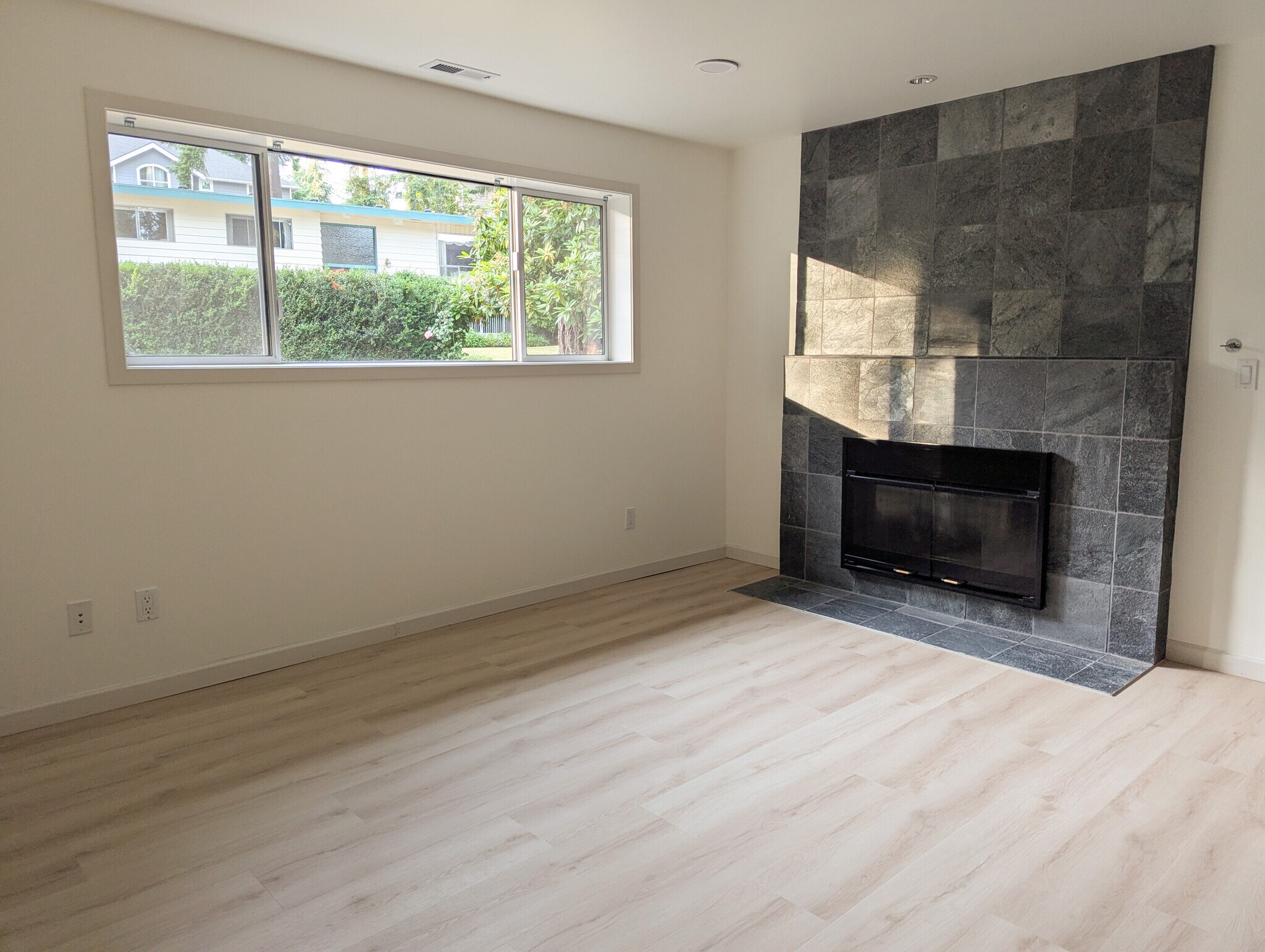 Building Photo - 603 N 179th St