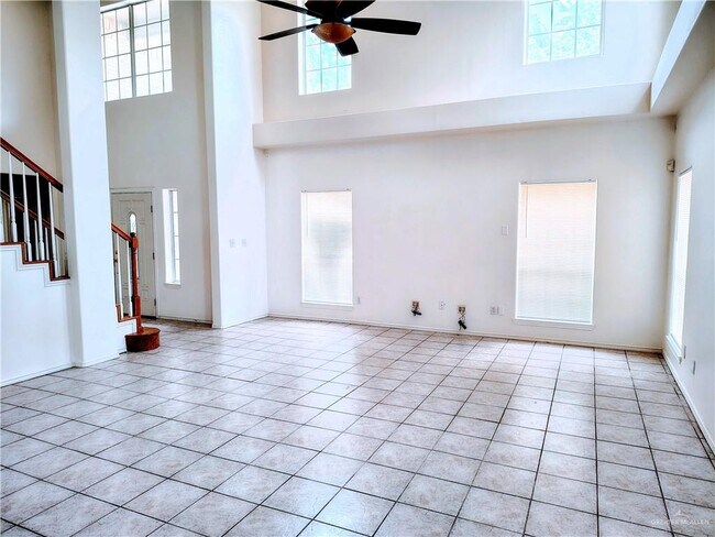 Building Photo - 3504 El Jardin St