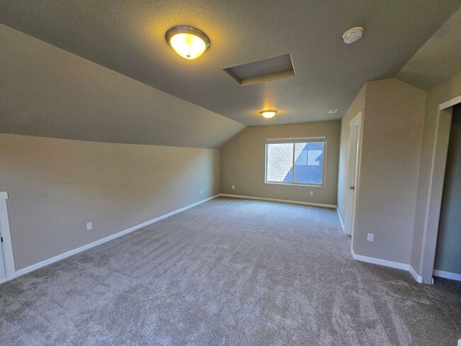 Building Photo - Terrific Orenco Station area 4 BR, 3.5 BA ...