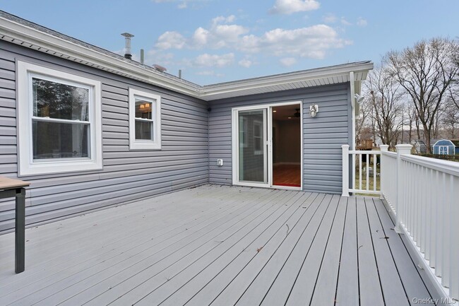 Building Photo - 6 Hemlock Ln