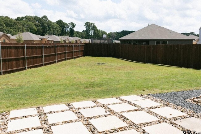 Building Photo - 203 Parker Oaks Dr