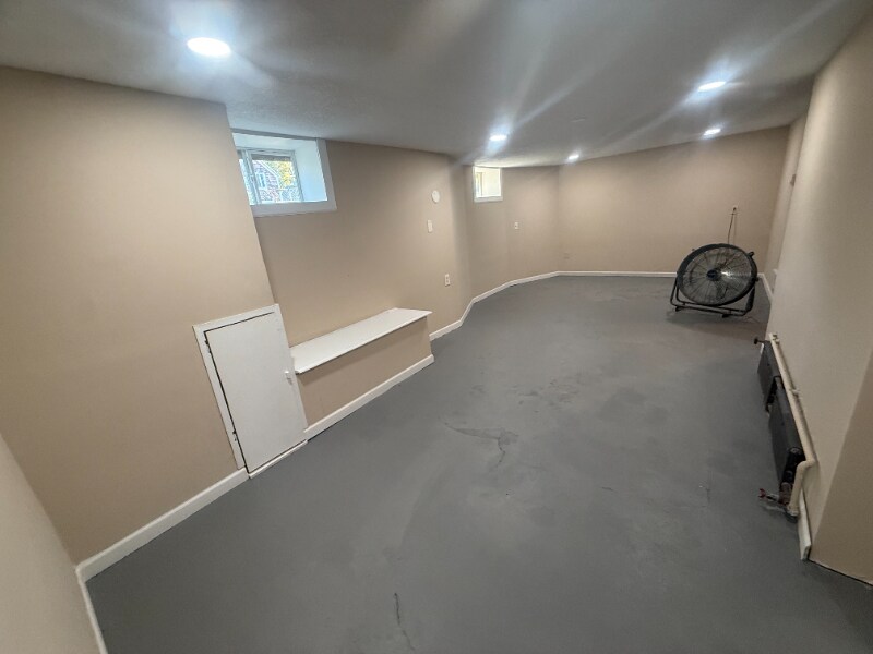 Building Photo - 350 George St W