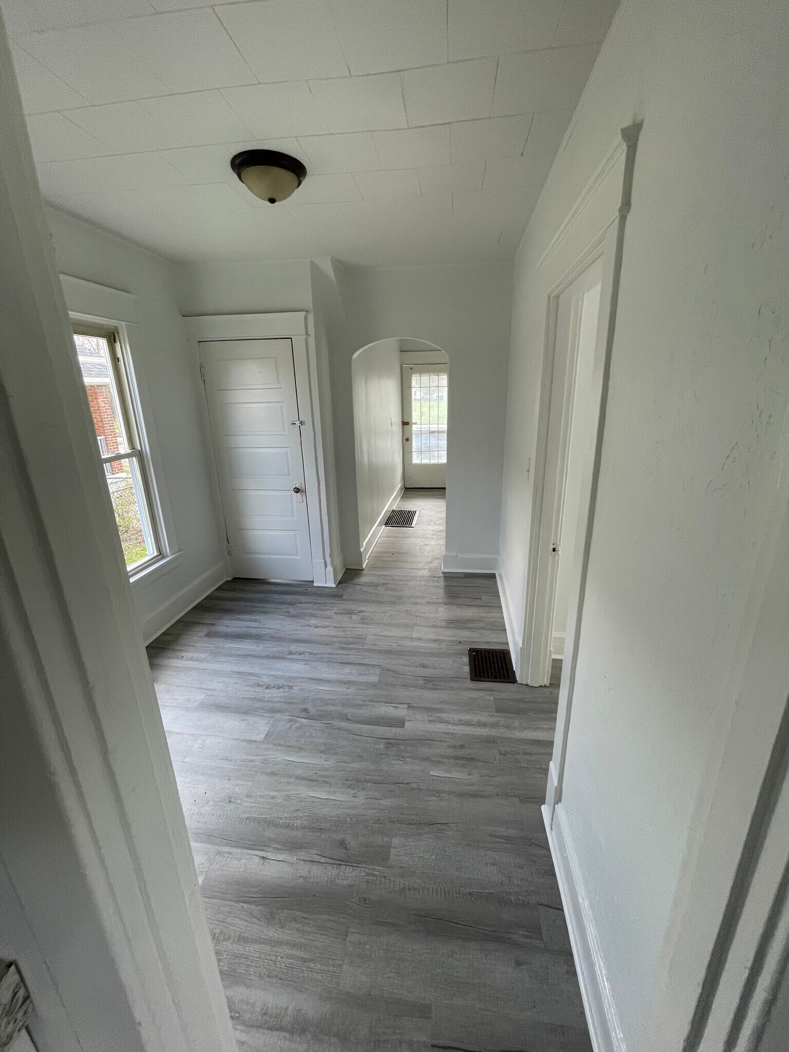 Building Photo - 2105 Sherman Ave