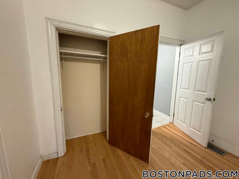 Building Photo - 6 Sewall St