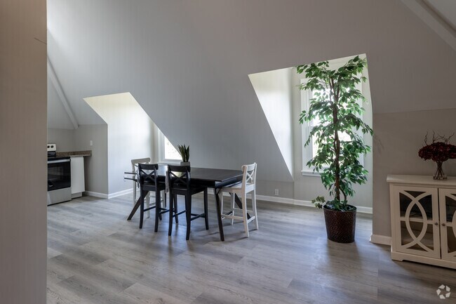 2BR, 1BA - 900SF - Dining Room - 558 Marston St