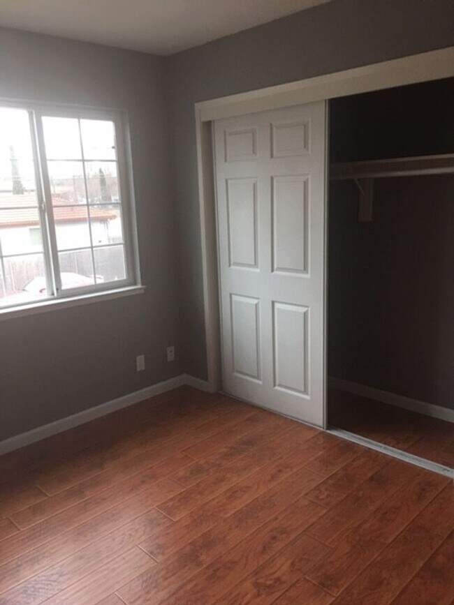 Building Photo - 1125 Lacey Ln