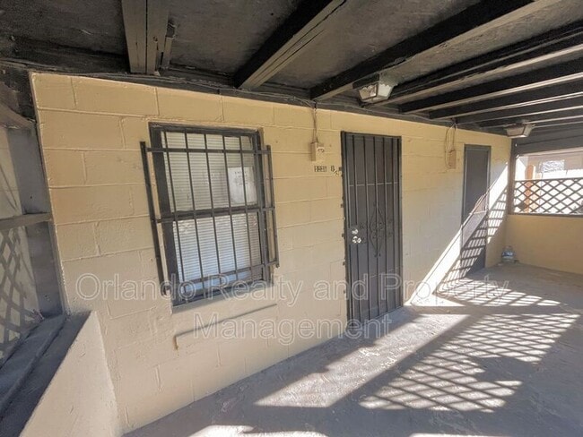 Building Photo - 1235 1/2 W Cypress St.