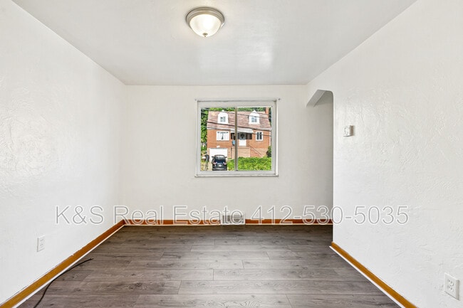 Building Photo - 823 Hartman St