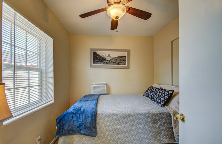 Building Photo - 326 N 12th St