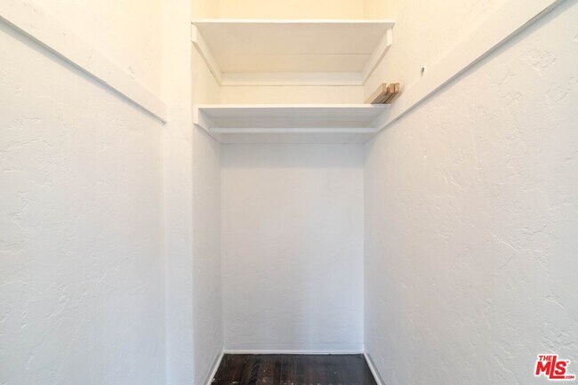 Building Photo - 1132 N Vista St