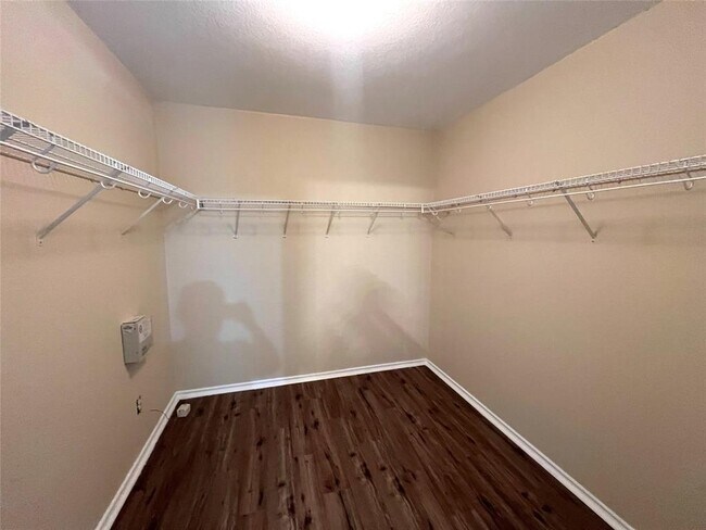 Building Photo - 2829 Deerfern Ln