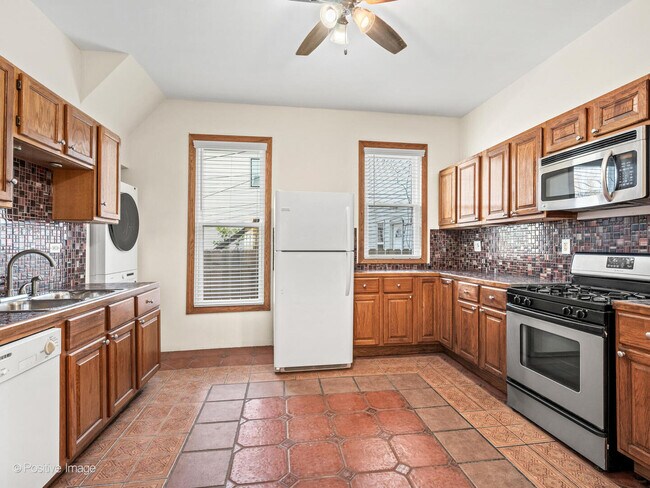 Building Photo - 2908 W McLean Ave