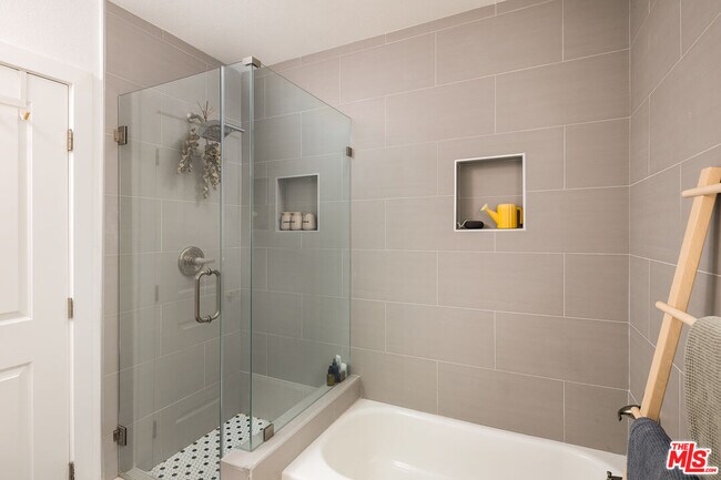 Building Photo - 4540 Catalpa St