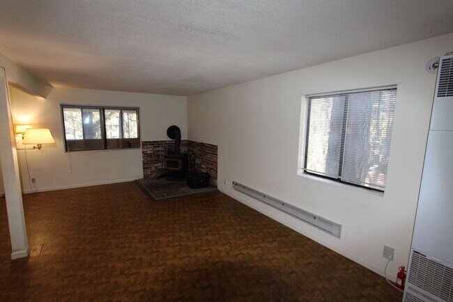 Building Photo - Coming in June - Kachina Village home