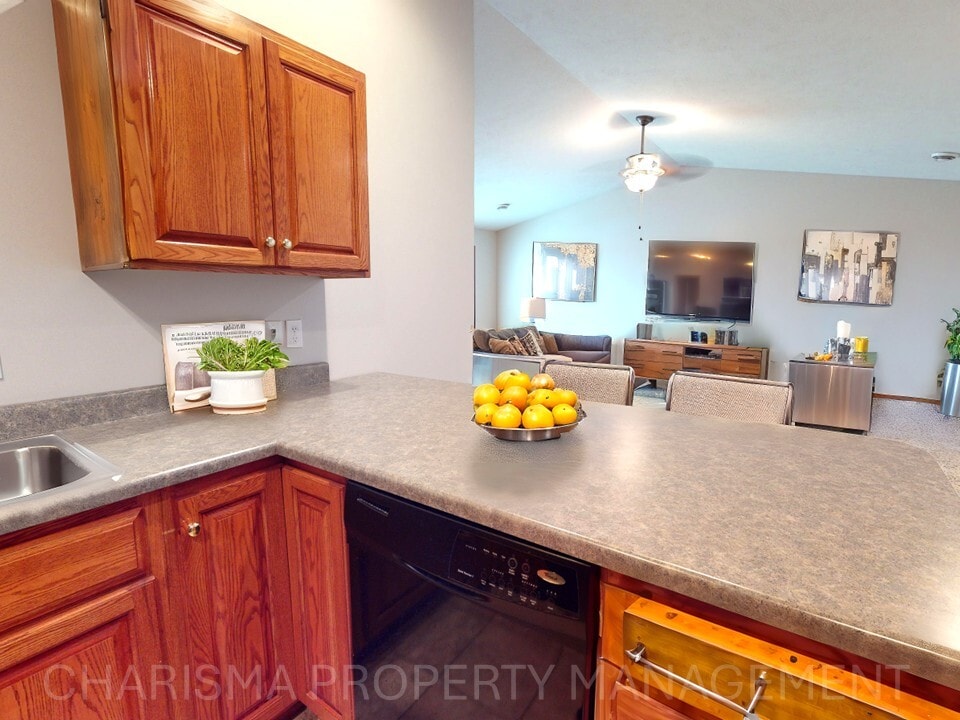 Building Photo - 304 Harvest Trl