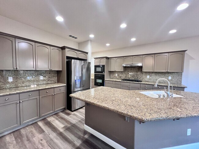 Building Photo - $2,895 Barstow & De Wolf, 4 Bedroom House - Dennis Ave. Clovis / Energy Efficient Smart Home