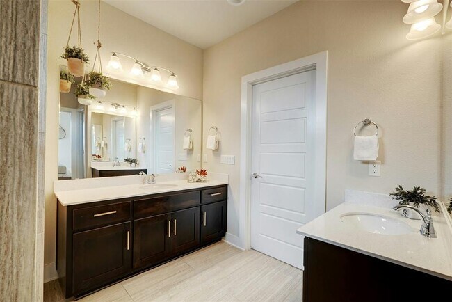 Building Photo - 1603 Arcilla St