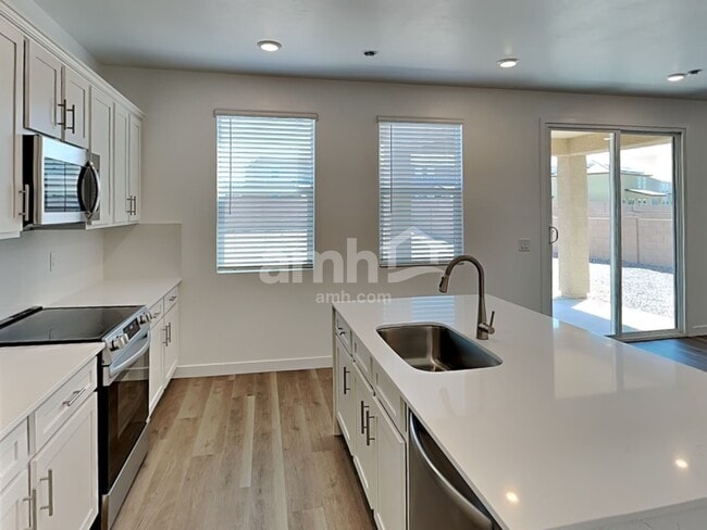 Building Photo - 9620 E Friedel Dr