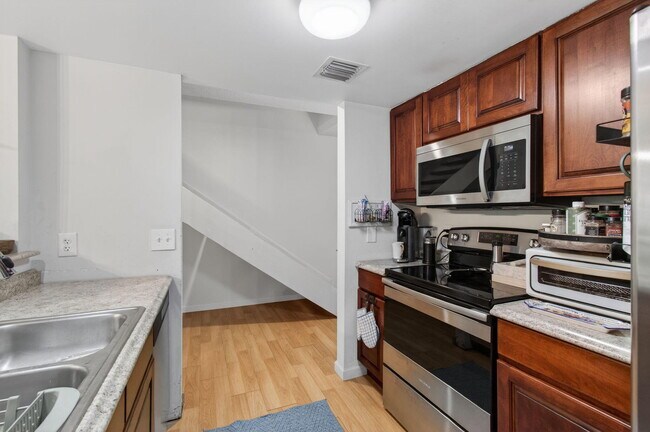 Building Photo - 1100 Scotia Dr