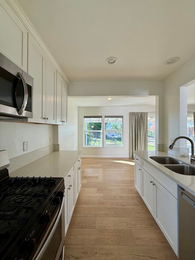 Building Photo - 6856 Newberry St