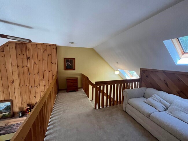 Building Photo - 35 Woodland Pines Rd